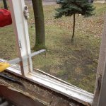 How to properly dismantle wooden windows when necessary